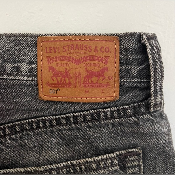 Levi’s Dark Gray Jean Shorts - Picture 4 of 4